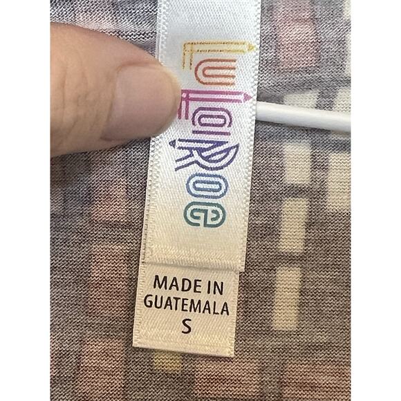 LuLaRoe Perfect T Size Small NWT Geometric Pattern Tunic Top Comfy Soft - Picture 4 of 8